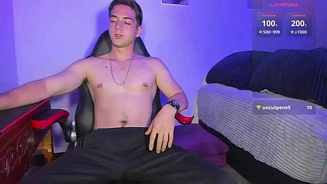 Snapshot of Alex_smith00 chatting on 03-13-25, 02:27 Alex smith00 online show from 03-13-25, 02:27