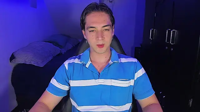 Snapshot of Alex_smith00 chatting on 09-11-25, 11:38 Alex smith00 online show from 09-11-25, 11:38