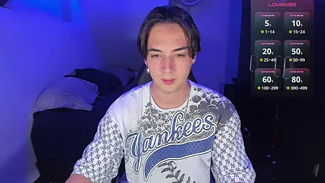 Snapshot of Alex_smith00 chatting on 09-20-25, 11:28 Alex smith00 online show from 09-20-25, 11:28