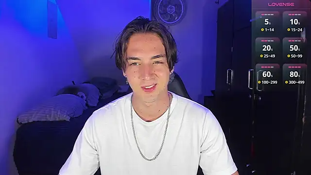 Snapshot of Alex_smith00 chatting on 09-24-25, 12:58 Alex smith00 online show from 09-24-25, 12:58