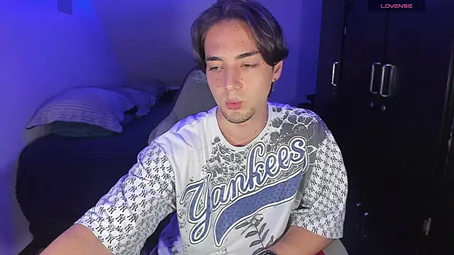 Snapshot of Alex_smith00 chatting on 09-30-25, 09:20 Alex smith00 online show from 09-30-25, 09:20