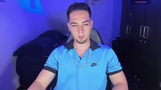 Snapshot of Alex_smith00 chatting on 10-07-25, 11:35 Alex smith00 online show from 10-07-25, 11:35