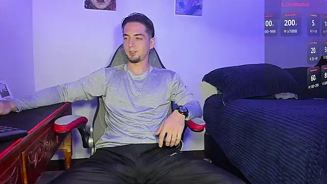 Snapshot of Alex_smith00 chatting on 10-12-25, 10:31 Alex smith00 online show from 10-12-25, 10:31