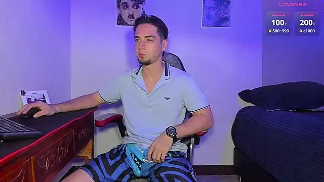 Snapshot of Alex_smith00 chatting on 10-17-25, 10:56 Alex smith00 online show from 10-17-25, 10:56