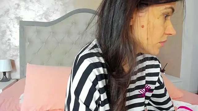 JennaMyers online show from 11-16-25, 08:25