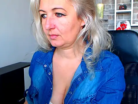Snapshot of angel_devil_milf chatting on 01-27-25, 12:26 angel devil milf online show from 01-27-25, 12:26