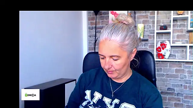 Snapshot of angel_devil_milf chatting on 10-20-25, 01:00 angel devil milf online show from 10-20-25, 01:00
