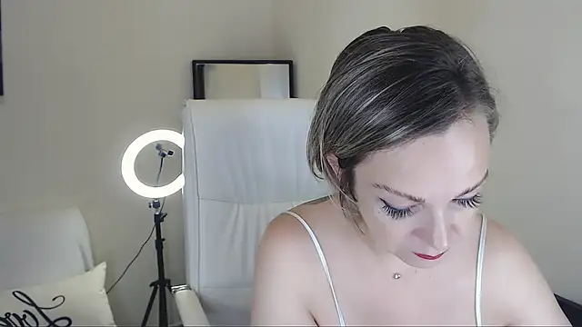 Tilly Eliot online show from 02-22-25, 02:08