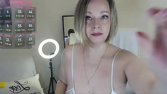 Tilly Eliot online show from 03-20-25, 02:10