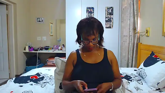 Snapshot of Hotgrannyx chatting on 02-13-25, 11:28 Hotgrannyx online show from 02-13-25, 11:28