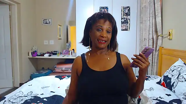 Snapshot of Hotgrannyx chatting on 02-19-25, 12:11 Hotgrannyx online show from 02-19-25, 12:11