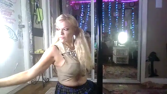 Snapshot of marilyn420 chatting on 06-14-26, 07:10 marilyn420 online show from 06-14-26, 07:10