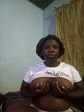 Snapshot of Cinderellablack chatting on 11-13-25, 01:37 Cinderellablack online show from 11-13-25, 01:37