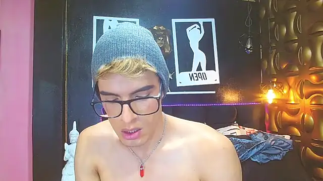 Snapshot of angel_sexyevil chatting on 12-29-24, 12:34 angel sexyevil online show from 12-29-24, 12:34