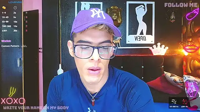 Snapshot of angel_sexyevil chatting on 01-06-25, 12:24 angel sexyevil online show from 01-06-25, 12:24