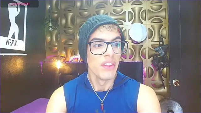 Snapshot of angel_sexyevil chatting on 03-08-25, 12:20 angel sexyevil online show from 03-08-25, 12:20