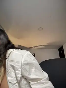 Snapshot of RsellAmb chatting on 12-07-24, 03:25 RsellAmb online show from 12-07-24, 03:25