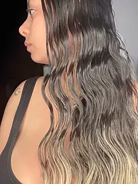 Snapshot of RsellAmb chatting on 10-19-25, 03:07 RsellAmb online show from 10-19-25, 03:07