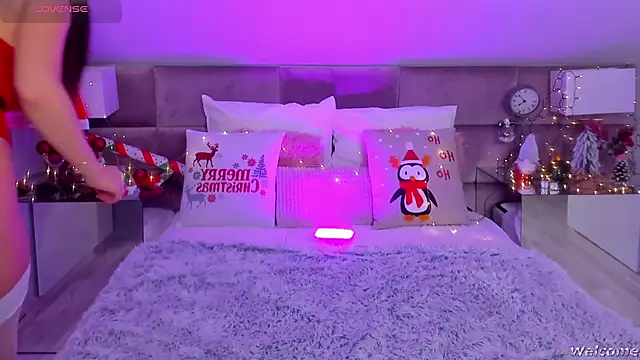 MiaMuse online show from 12-14-25, 07:40