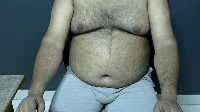 Snapshot of hairysubcub_70 chatting on 01-31-25, 01:45 hairysubcub 70 online show from 01-31-25, 01:45