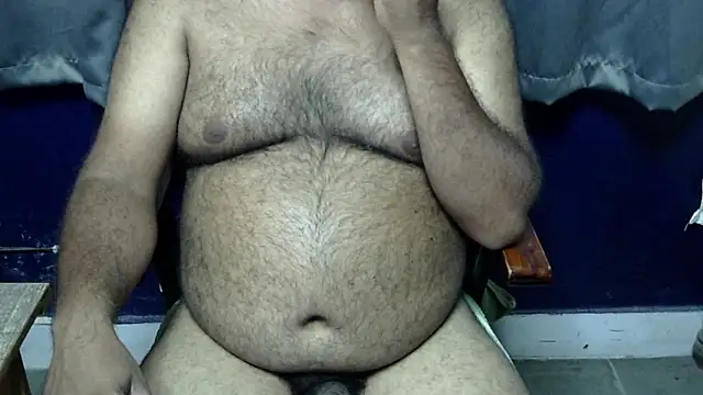 Snapshot of hairysubcub_70 chatting on 05-16-26, 06:32 hairysubcub 70 online show from 05-16-26, 06:32