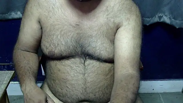 Snapshot of hairysubcub_70 chatting on 05-31-26, 06:09 hairysubcub 70 online show from 05-31-26, 06:09