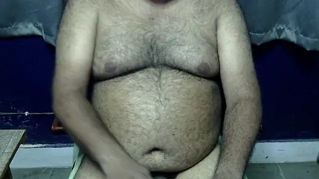 Snapshot of hairysubcub_70 chatting on 06-03-26, 03:39 hairysubcub 70 online show from 06-03-26, 03:39