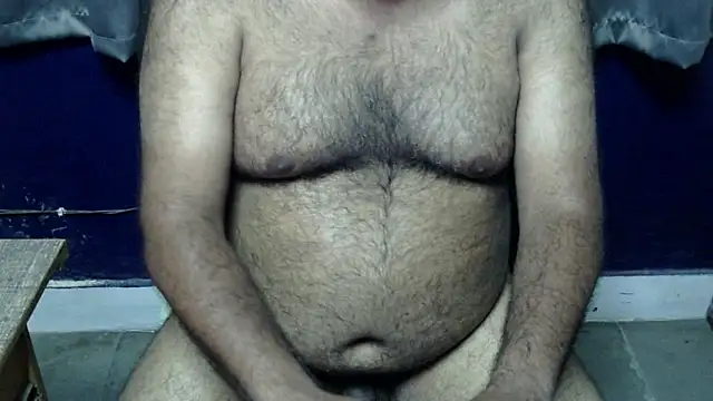Snapshot of hairysubcub_70 chatting on 06-06-26, 04:23 hairysubcub 70 online show from 06-06-26, 04:23
