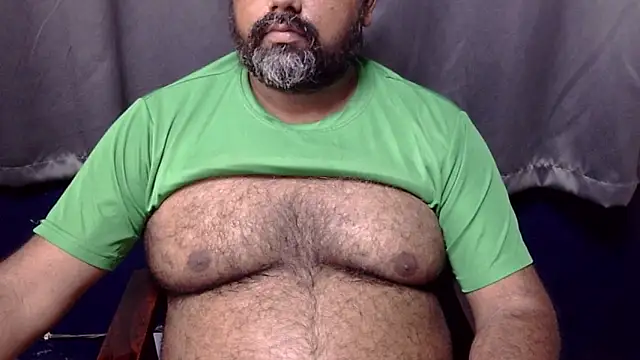 Snapshot of hairysubcub_70 chatting on 06-09-26, 05:52 hairysubcub 70 online show from 06-09-26, 05:52