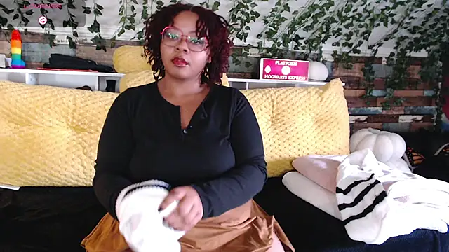 Snapshot of -khayaparker chatting on 01-05-25, 04:27 -khayaparker online show from 01-05-25, 04:27