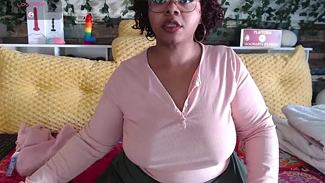 Snapshot of -khayaparker chatting on 01-11-25, 04:36 -khayaparker online show from 01-11-25, 04:36