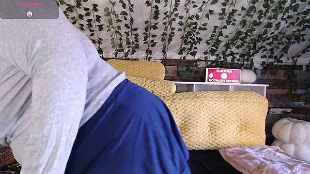 Snapshot of -khayaparker chatting on 01-15-25, 08:05 -khayaparker online show from 01-15-25, 08:05