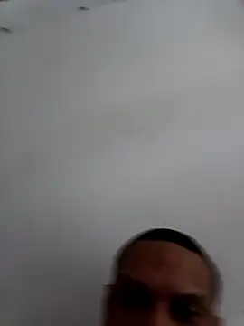 Snapshot of Slader06 chatting on 02-19-26, 06:42 Slader06 online show from 02-19-26, 06:42