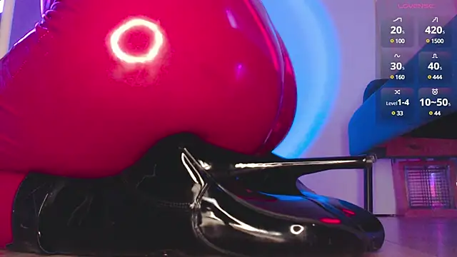 Snapshot of auroralatexprincess chatting on 02-06-25, 09:28 auroralatexprincess online show from 02-06-25, 09:28