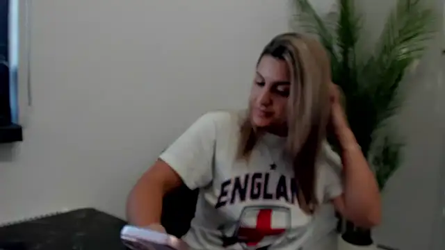 Snapshot of NicolePlay chatting on 05-30-26, 03:25 NicolePlay online show from 05-30-26, 03:25