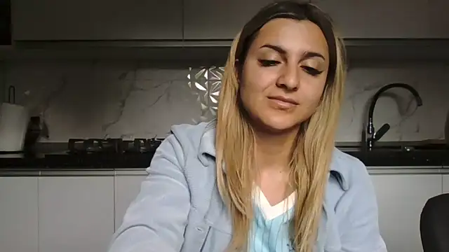 Snapshot of NicolePlay chatting on 06-15-26, 05:53 NicolePlay online show from 06-15-26, 05:53