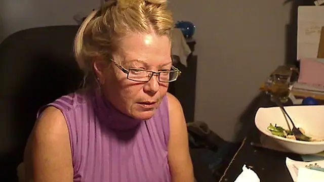 Snapshot of XTRAHORNYONE chatting on 03-14-25, 01:05 XTRAHORNYONE online show from 03-14-25, 01:05