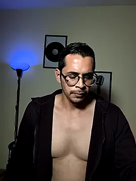 Snapshot of towers_j chatting on 09-11-25, 04:34 towers j online show from 09-11-25, 04:34