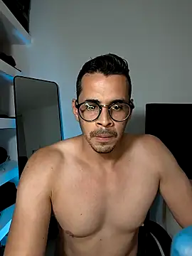 Snapshot of towers_j chatting on 09-25-25, 11:30 towers j online show from 09-25-25, 11:30