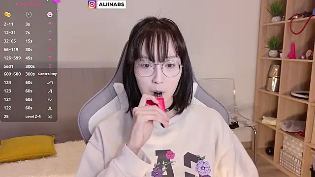 aliiiiiina online show from 02-06-25, 04:03