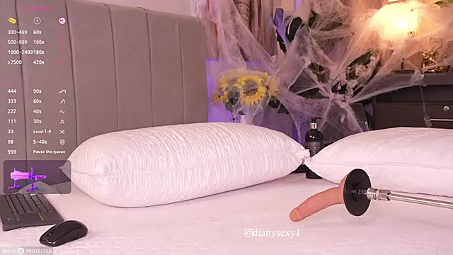 Snapshot of DianySexy chatting on 10-18-25, 02:36 DianySexy online show from 10-18-25, 02:36