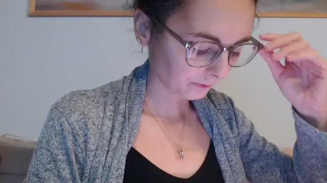 cleophee online show from 12-15-25, 07:01