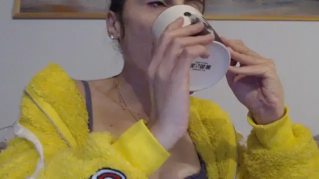 Snapshot of cleophee chatting on 12-22-25, 06:43 cleophee online show from 12-22-25, 06:43