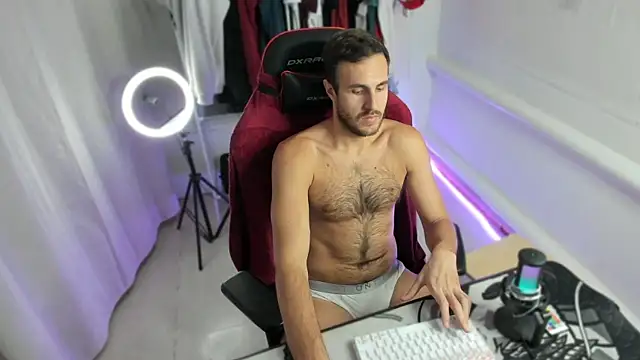 Snapshot of Raamoss chatting on 09-16-25, 04:41 Raamoss online show from 09-16-25, 04:41