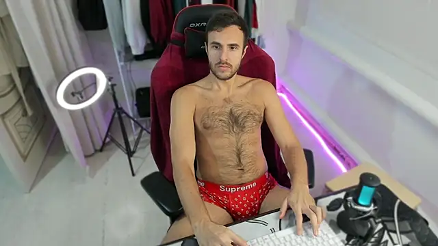 Snapshot of Raamoss chatting on 09-17-25, 06:53 Raamoss online show from 09-17-25, 06:53