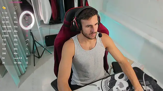 Snapshot of Raamoss chatting on 09-19-25, 04:07 Raamoss online show from 09-19-25, 04:07