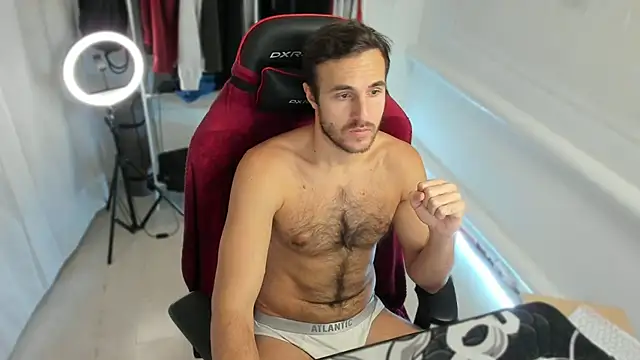 Snapshot of Raamoss chatting on 10-10-25, 12:37 Raamoss online show from 10-10-25, 12:37