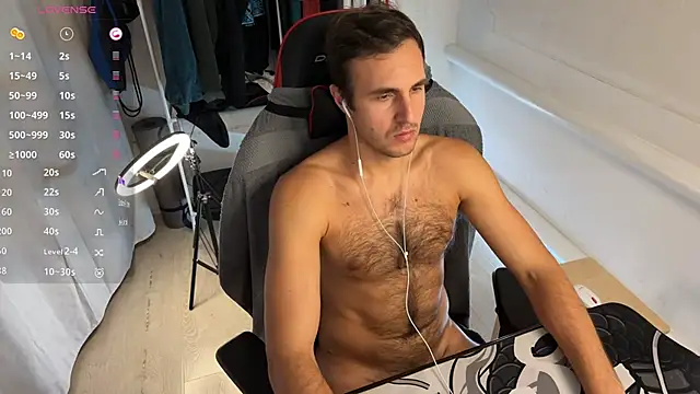 Snapshot of Raamoss chatting on 10-17-25, 09:28 Raamoss online show from 10-17-25, 09:28