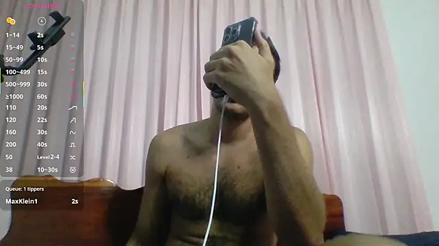 Snapshot of Raamoss chatting on 12-15-25, 04:55 Raamoss online show from 12-15-25, 04:55