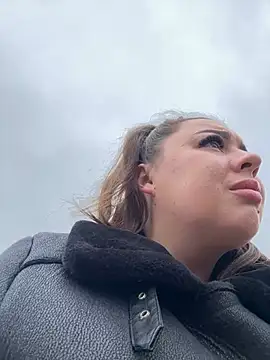 Sara Slow online show from 12-22-24, 10:38